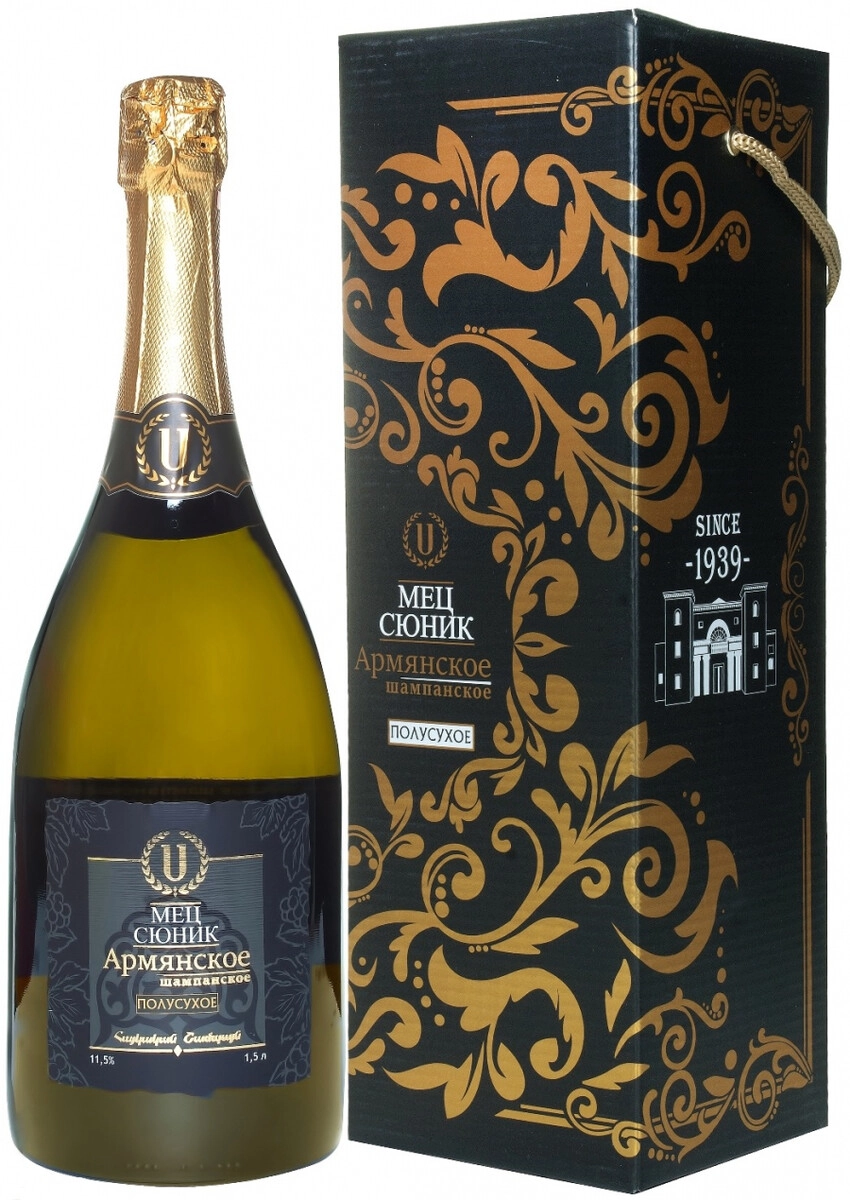 Игристое вино "Мец Сюник" Белое Полусухое, в подарочной коробке